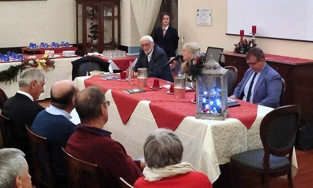 vedi la foto orginale su Notizia Oggi foto presentazione libro Orsi